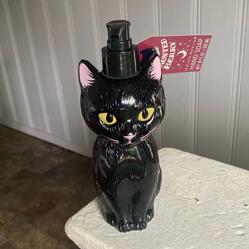 Brand NWT- 18oz- Large Black Cat 🐈‍⬛ Bottle- Haunted Berry Scented Hand Soap